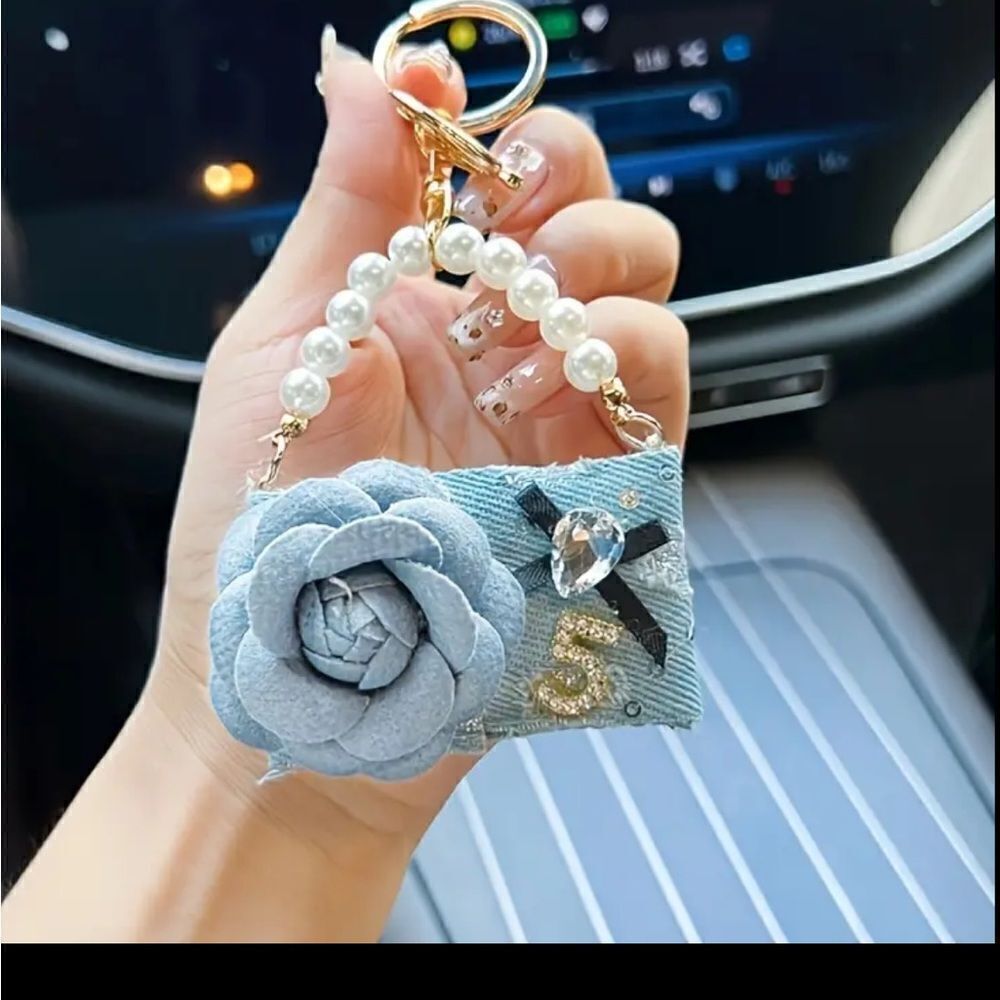 CAMELLIA DENIM NWT PURSE CHARM - Picture 2 of 3